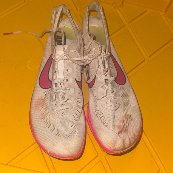 Nike Cream and Pink Sneakers - Picture 1 of 7